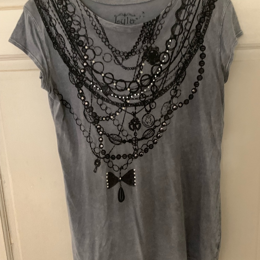 Gray Short Sleeve Top with Black Chain Design
